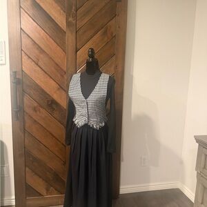 Elegant Black and White Long Sleeve Dress